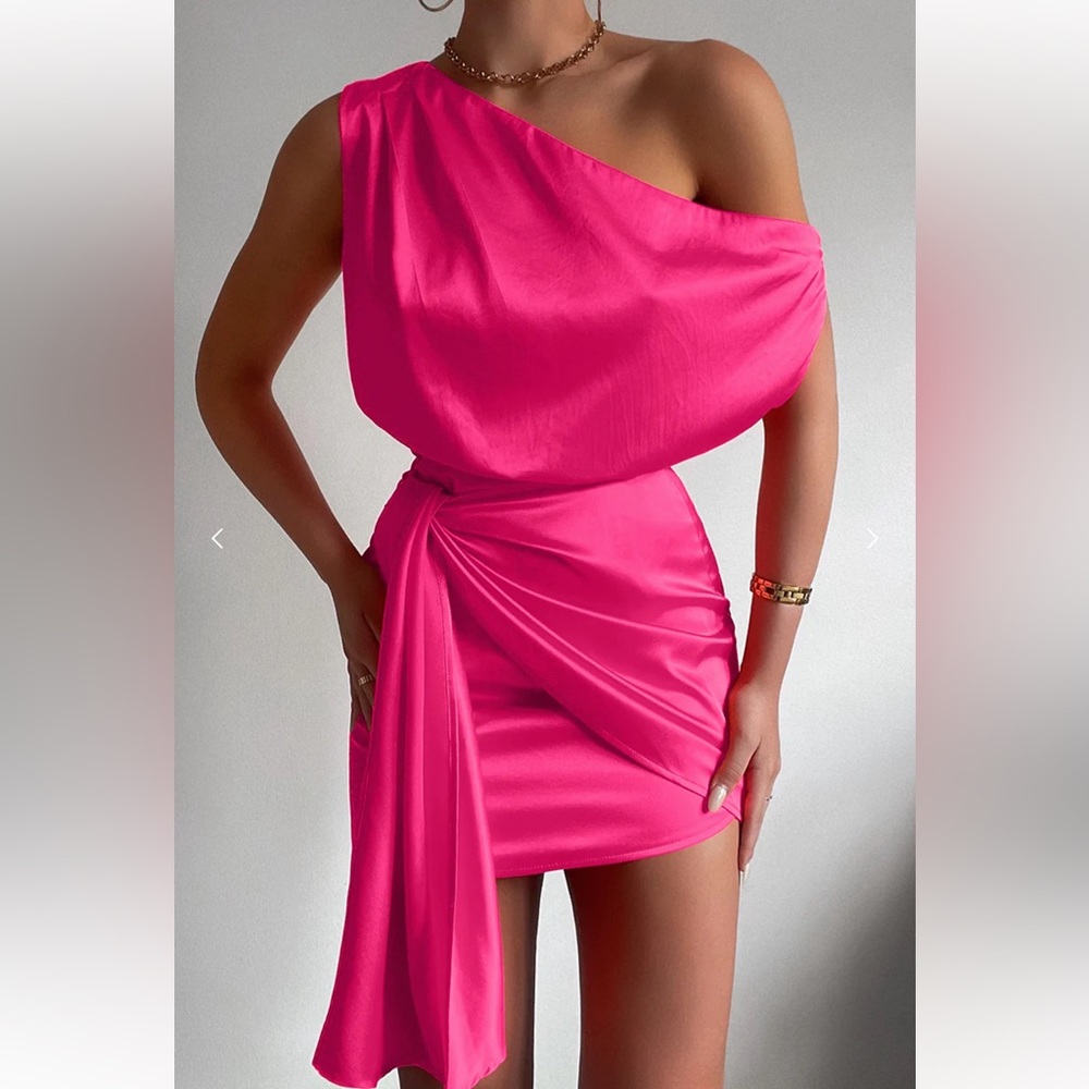 Size Small, Fushia off the shoulder dress. Brand new, never worn.